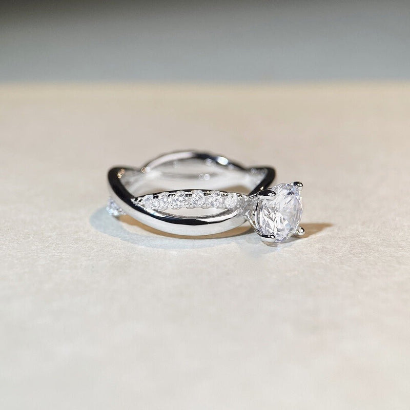 EternaTwist 1ct Moissanite Solitaire - Elysian Bijoux