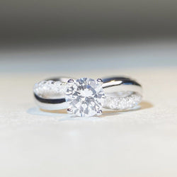 EternaTwist 1ct Moissanite Solitaire - Elysian Bijoux