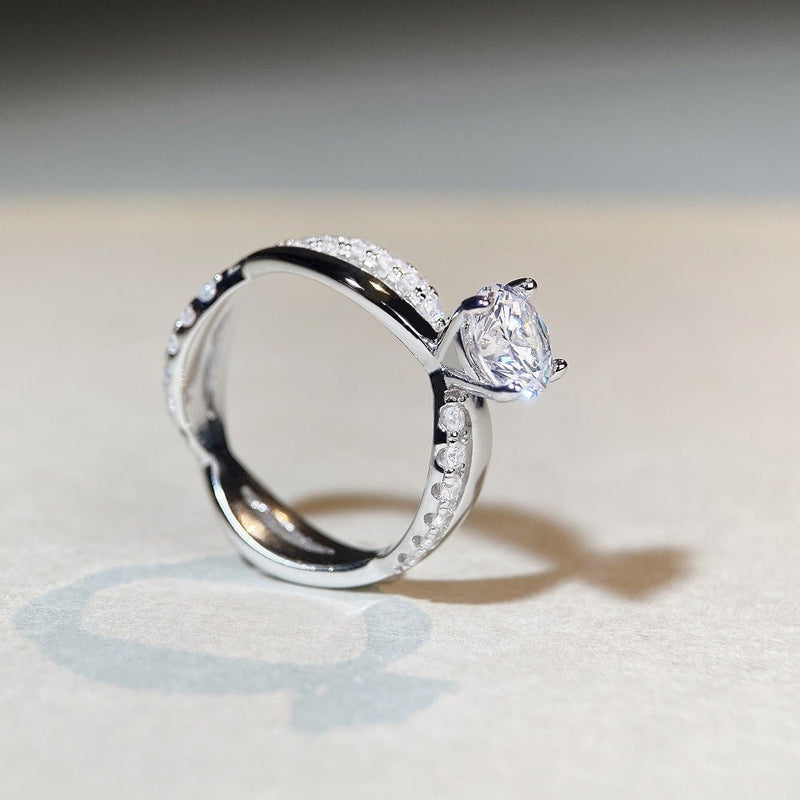 EternaTwist 1ct Moissanite Solitaire - Elysian Bijoux