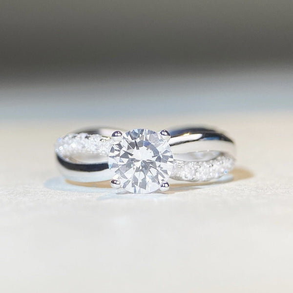 EternaTwist 1ct Moissanite Solitaire - Elysian Bijoux